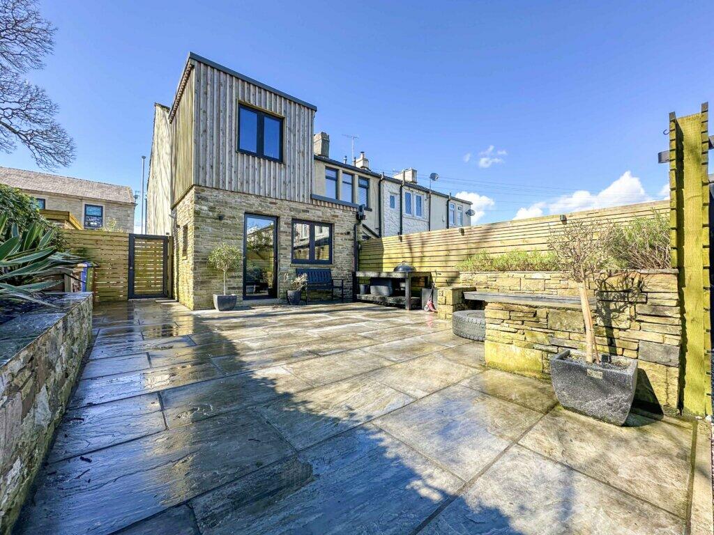 3 bedroom cottage for sale in Helmshore Road, Helmshore, Rossendale, BB4