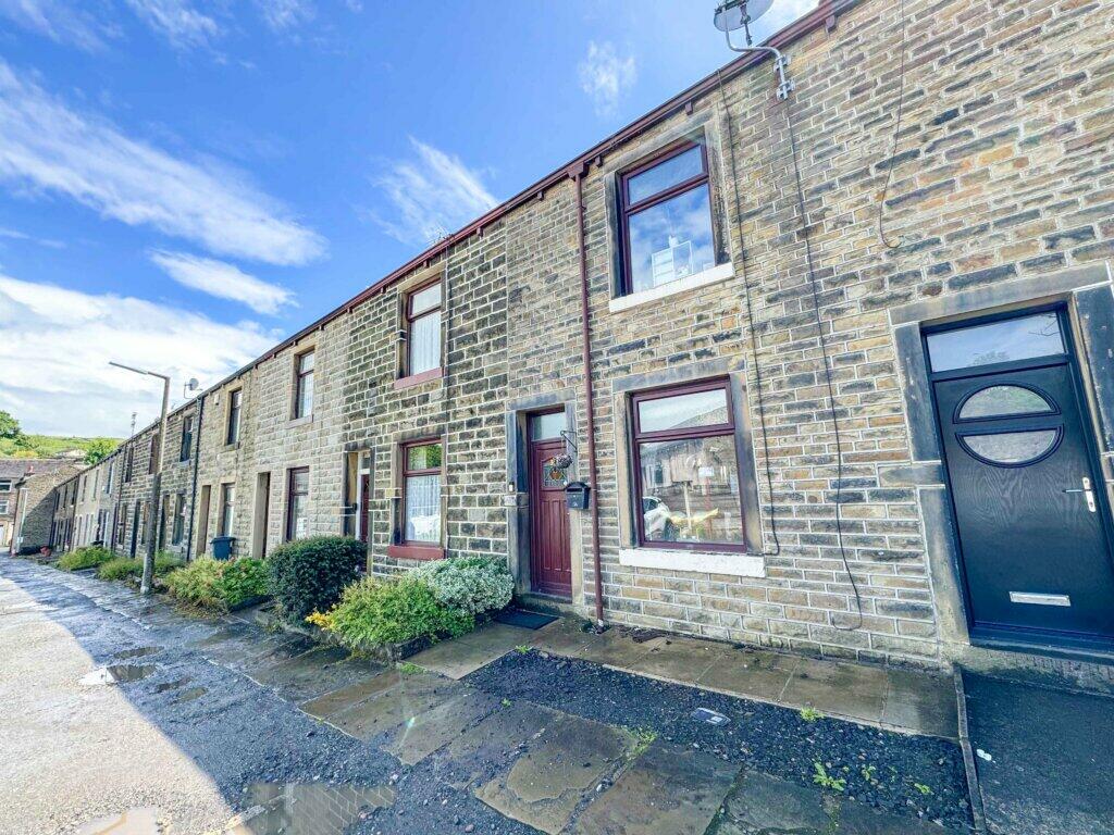 2 bedroom terraced house for sale in Margaret Street, Rawtenstall