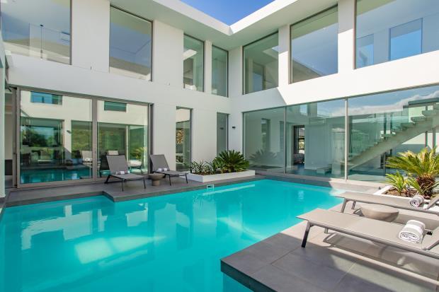 Main image of property: 530 Mount Juliet Ave, Pearl Valley Golf & Country Estate, Paarl, South Africa