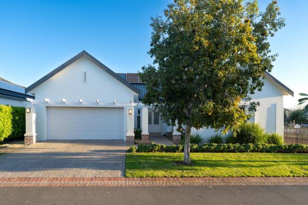 Main image of property: 1135 Le Domaine, Val de Vie Estate, Paarl, South Africa