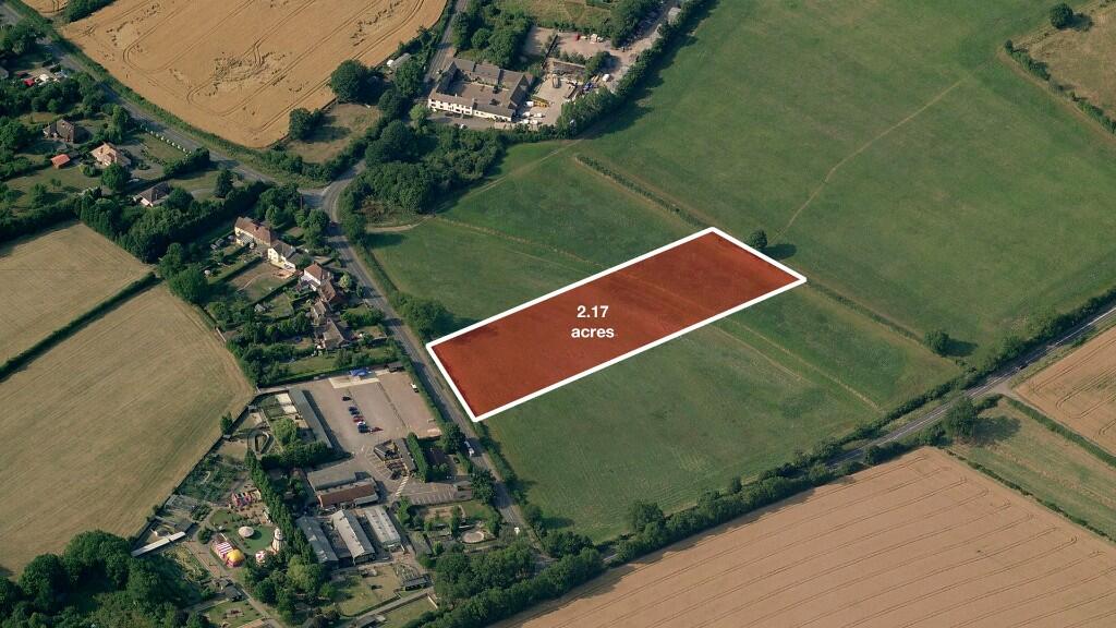 Main image of property: 2.17 acres on a residential road in Slip End, Bedfordshire / Hertfordshire