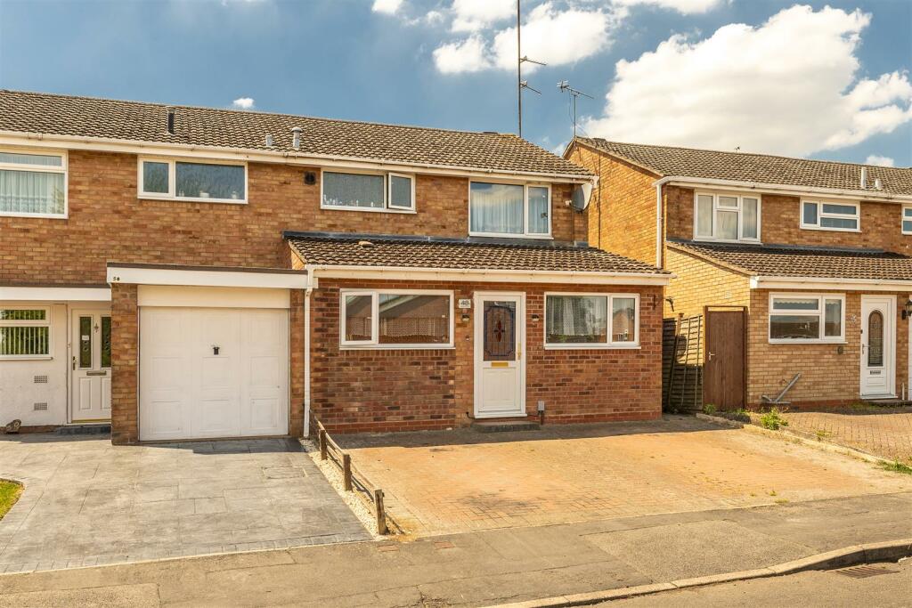 4 bedroom semidetached house for sale in Mullard Drive, Whitnash