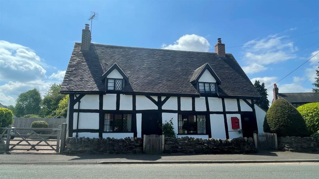4 bedroom cottage for sale in Main Road, Colwich, Stafford, ST17