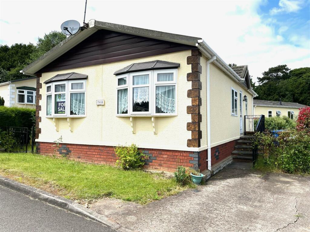 2 bedroom mobile home for sale in Rugeley Road, Armitage, Rugeley, WS15