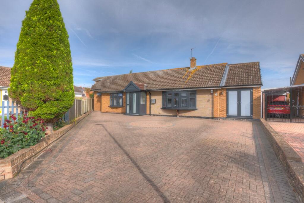 4 bedroom detached bungalow for sale in Fairham Avenue, Gotham, Nottingham, NG11
