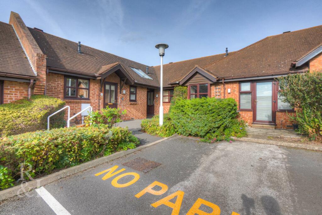 2 bedroom semidetached bungalow for sale in Woodleigh, Bunny Lane, Keyworth, Nottingham, NG12