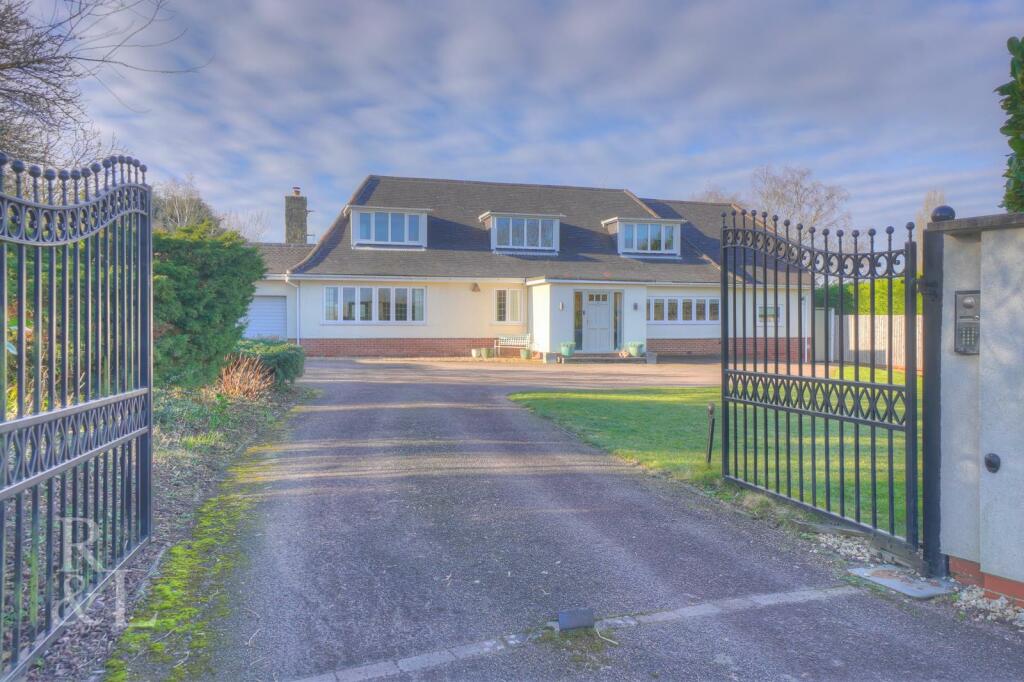 4 bedroom detached house for sale in Melton Road, Stanton on the Wolds