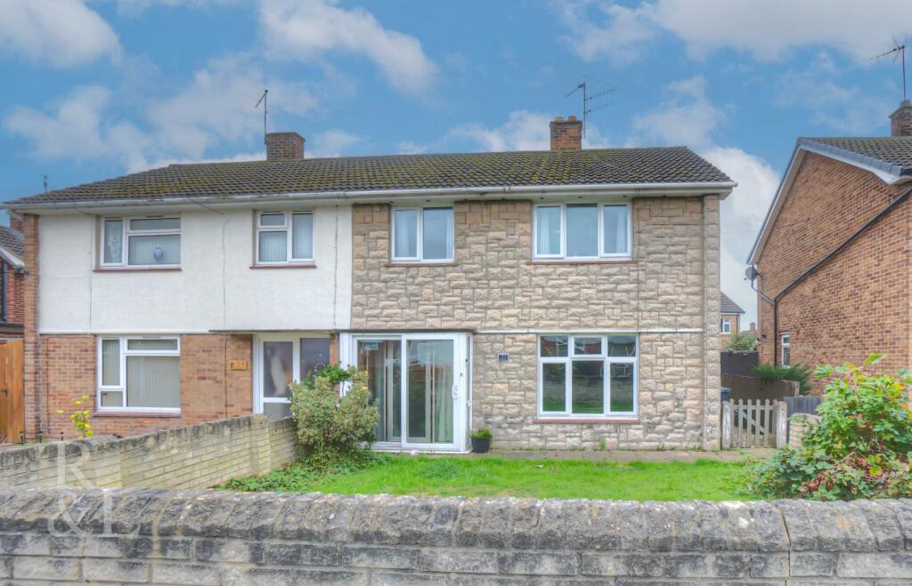 3 bedroom semidetached house for sale in Rivermead, Cotgrave
