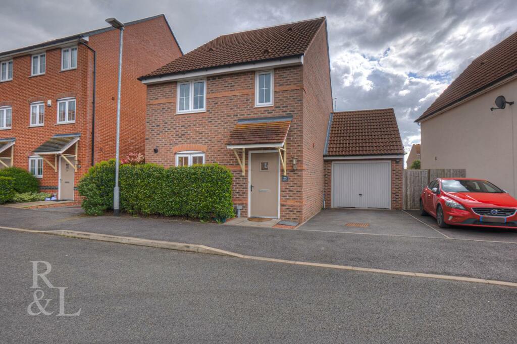 3 bedroom detached house for sale in Maygreen Avenue, Cotgrave, Nottingham, NG12