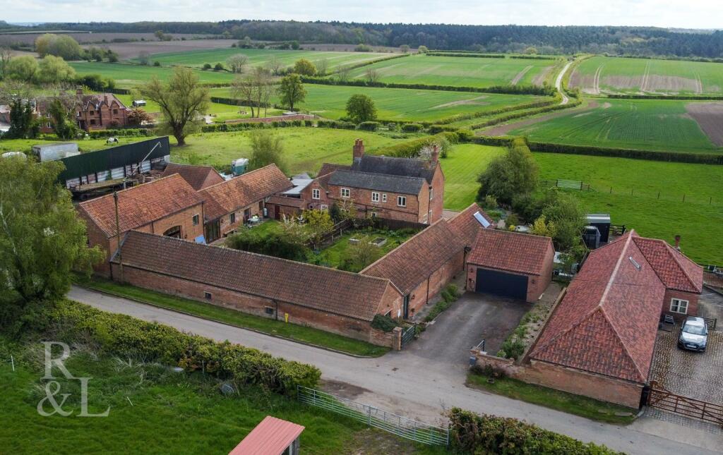 4 bedroom barn conversion for sale in Church Gate, Clipston On The