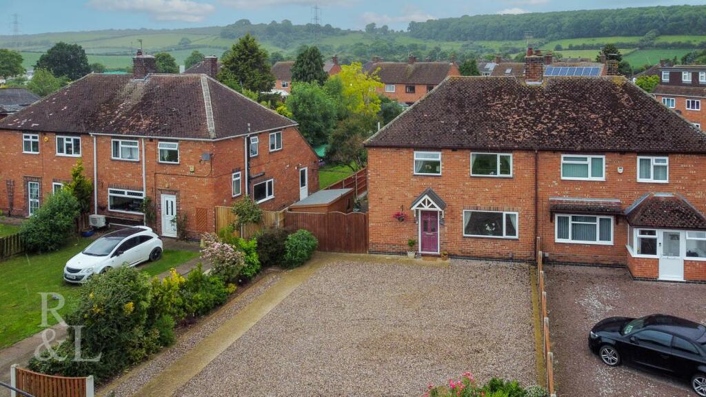 3 bedroom semidetached house for sale in Nottingham Road, Gotham, Nottingham, NG11
