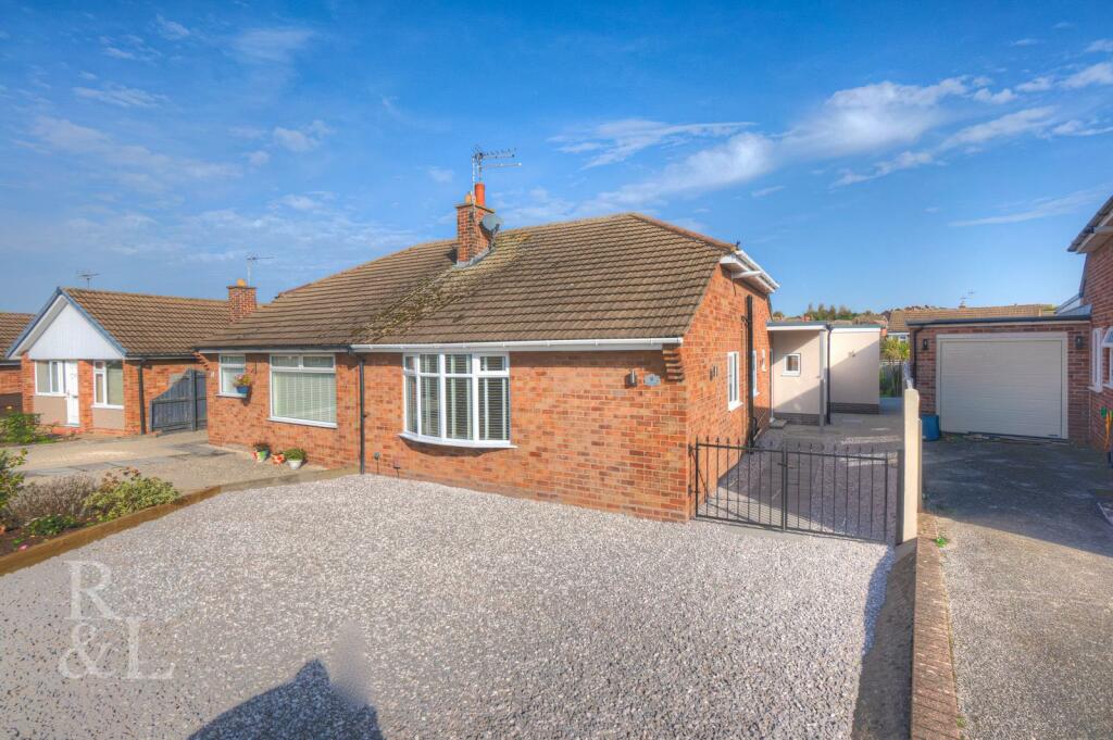 3 bedroom semidetached bungalow for sale in Beech Avenue, Keyworth