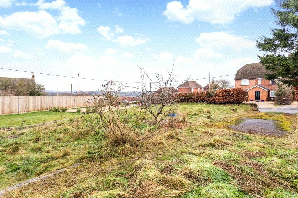 3 bedroom terraced house for sale in Sapley Lane, Overton, Basingstoke