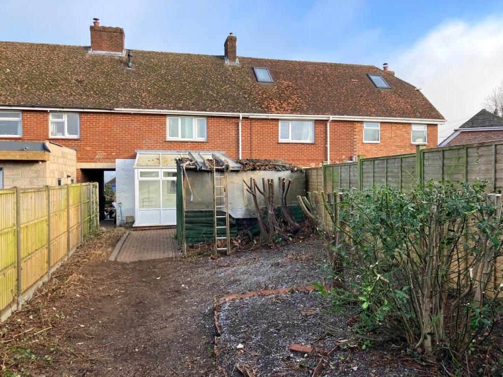 3 bedroom terraced house for sale in Sapley Lane, Overton, Basingstoke