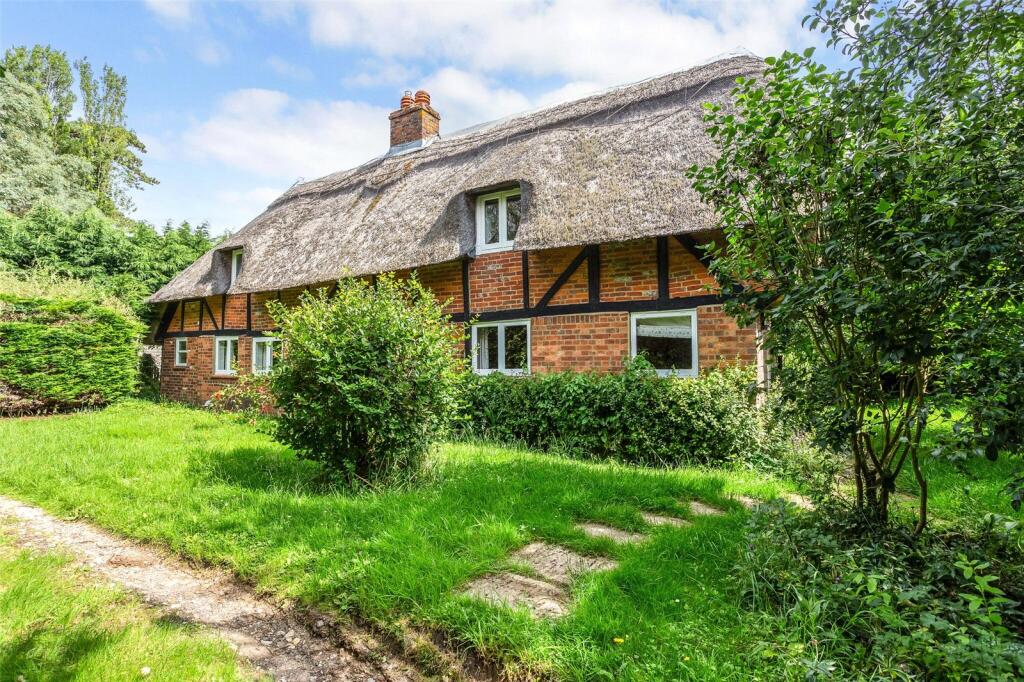 2 bedroom detached house for sale in Primmers, Wootton St Lawrence, RG23