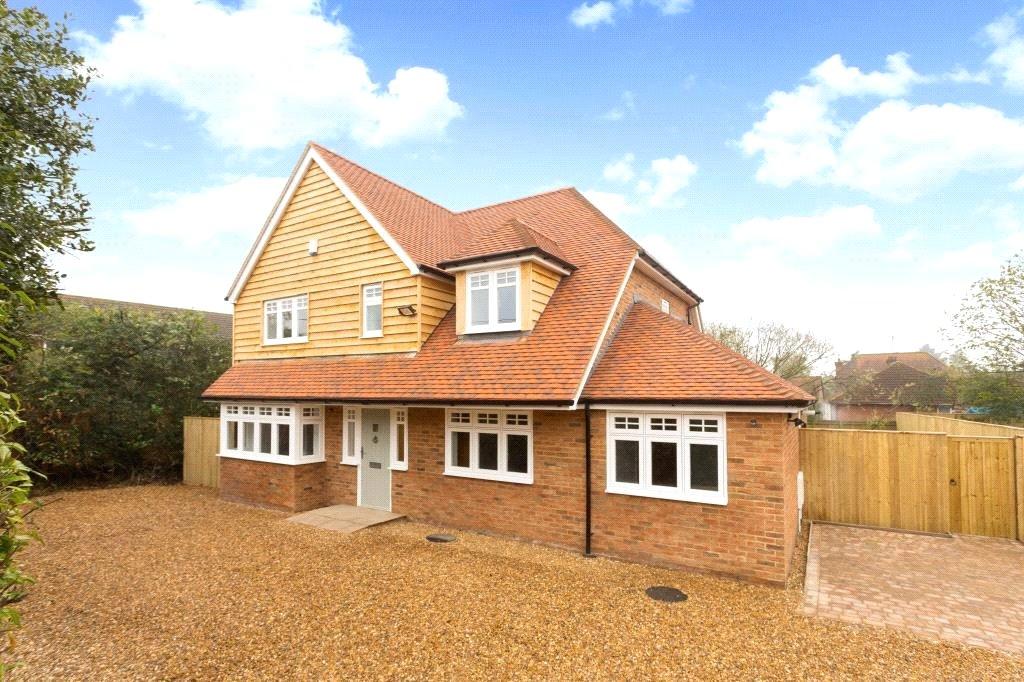 5 bedroom detached house for sale in Clappsgate Road, Pamber Heath, Tadley, RG26