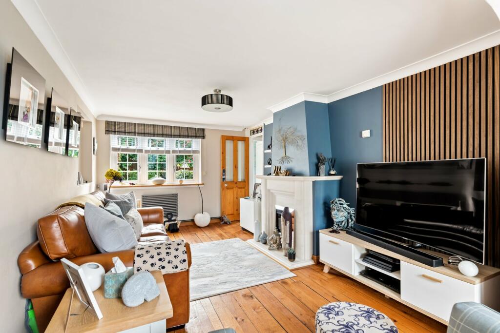 3 bedroom semidetached house for sale in Prescott Close, Guston, Dover