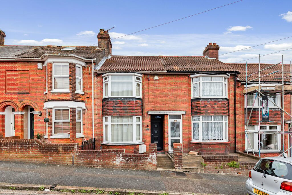 2 bedroom terraced house for sale in Stanhope Road, Dover, CT16
