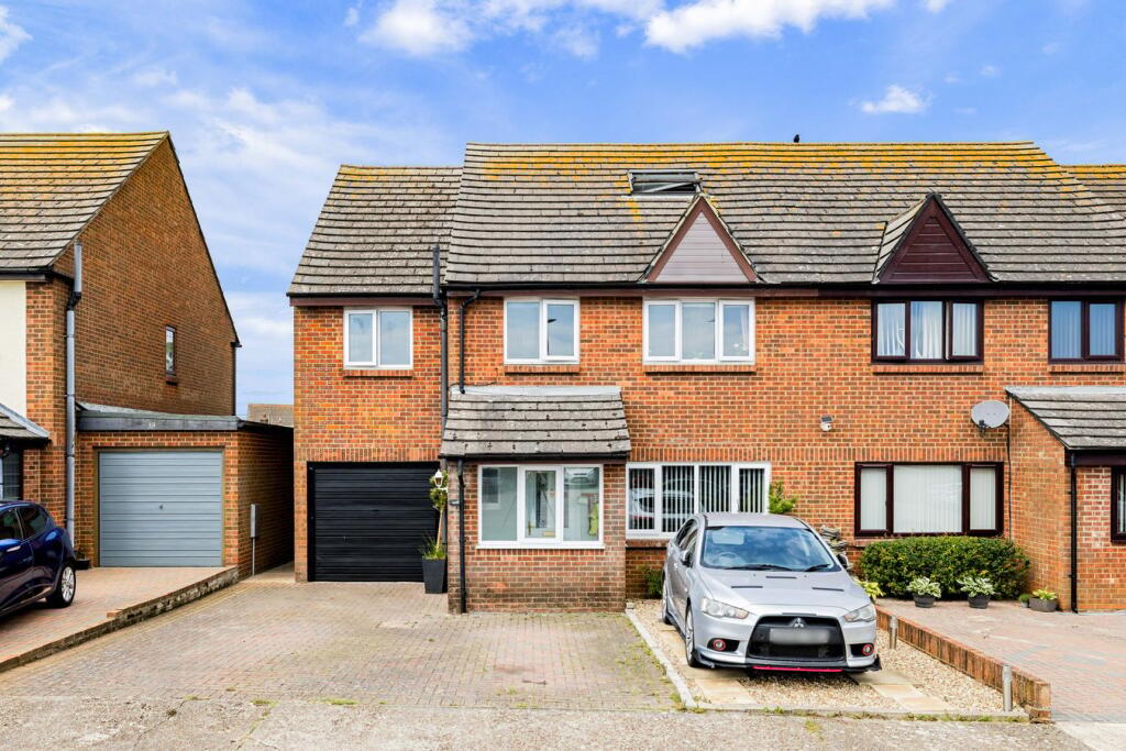 6 bedroom semi-detached house