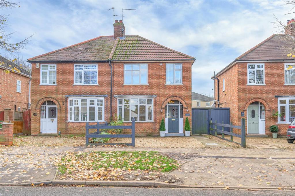 3 bedroom semidetached house for sale in Fulbridge Road, Walton