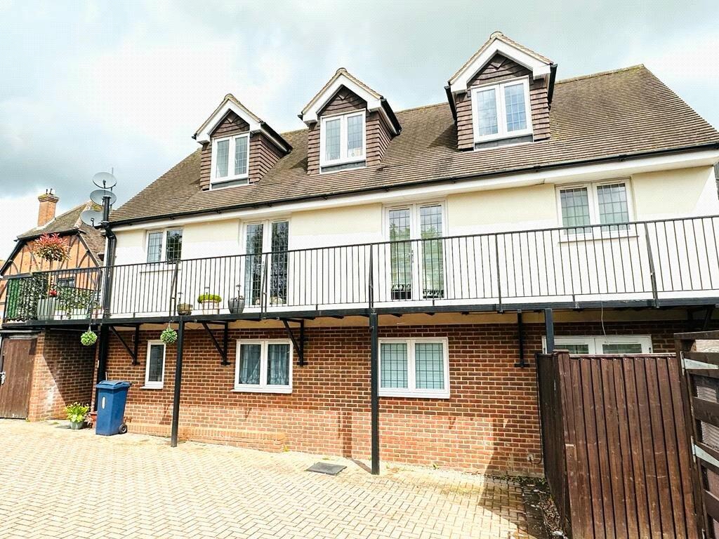 6 bedroom apartment for sale in The Green, Wooburn Green