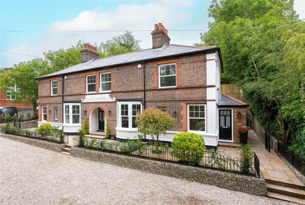 2 bedroom end of terrace house for sale in Francis Cottages, White Hill