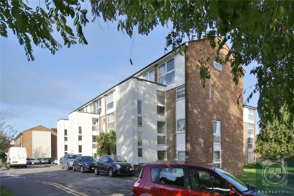 2 bedroom apartment for sale in Mintern Close, Hedge Lane, N13
