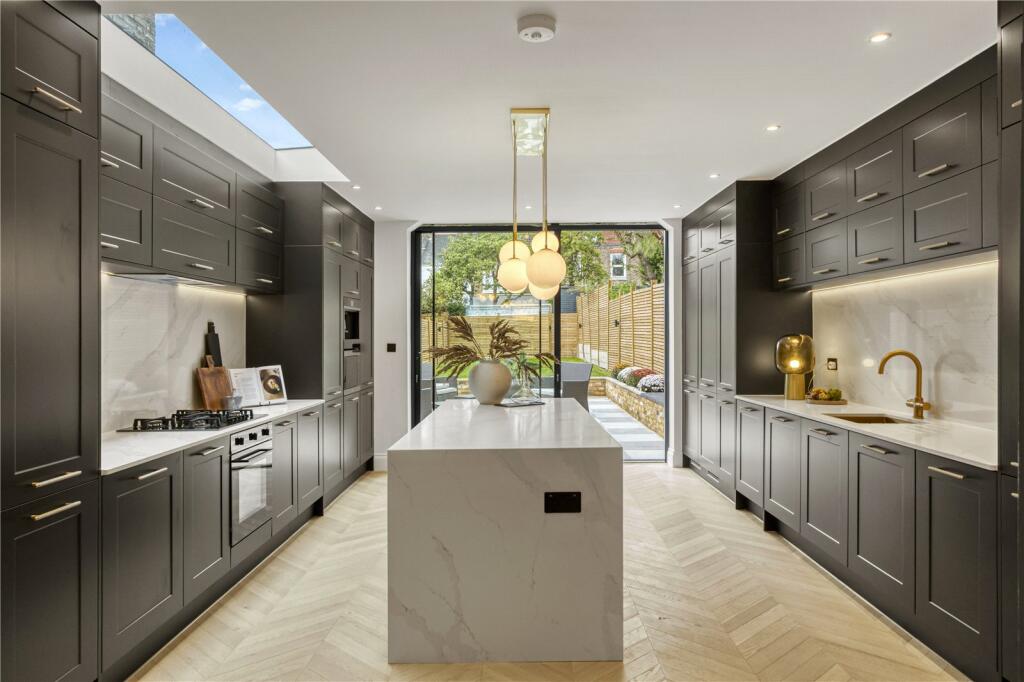 4 bedroom terraced house for sale in Beresford Road, London, N8