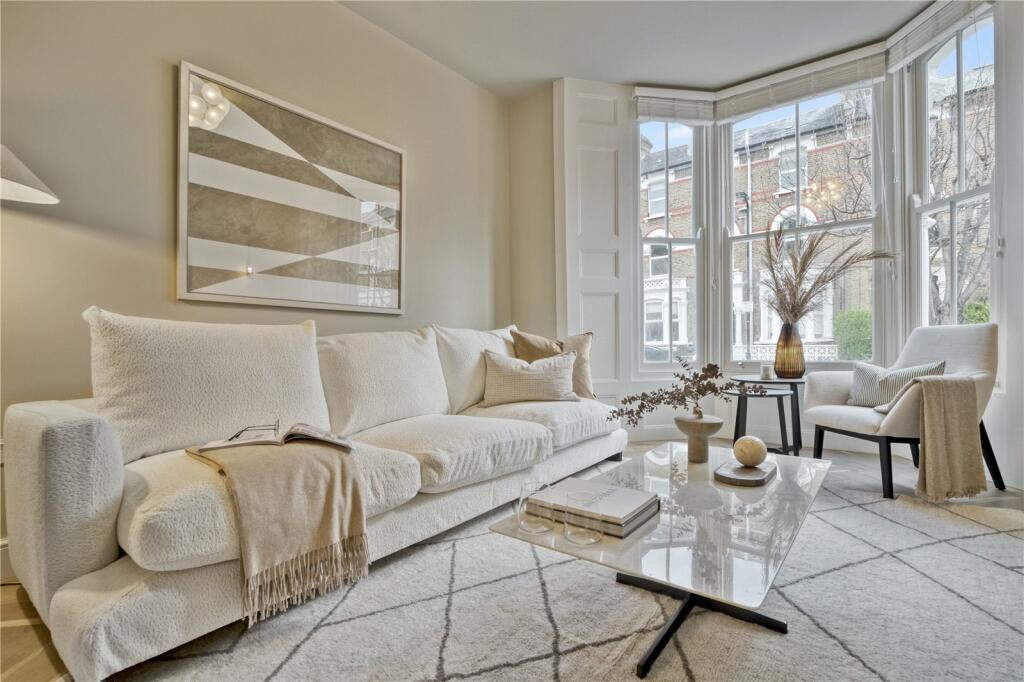 4 bedroom terraced house for sale in Digby Crescent, London, N4