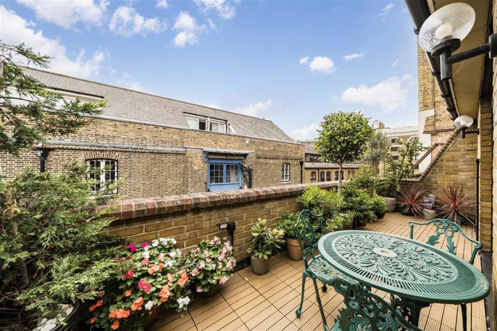 Main image of property: Wapping Lane, Wapping