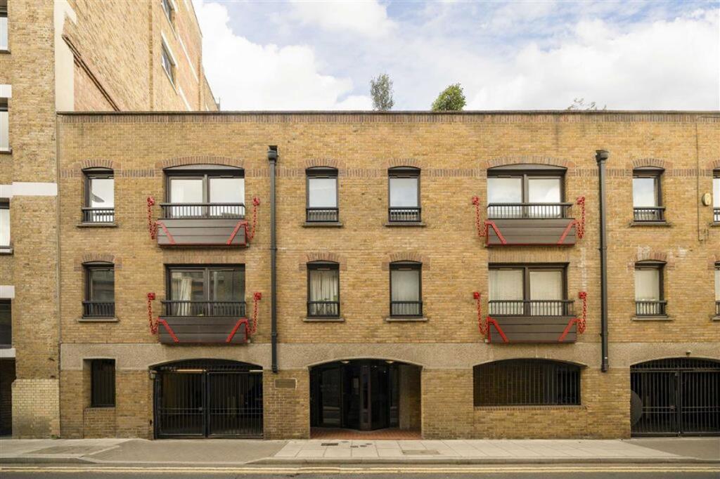 Main image of property: Wapping Lane, Wapping