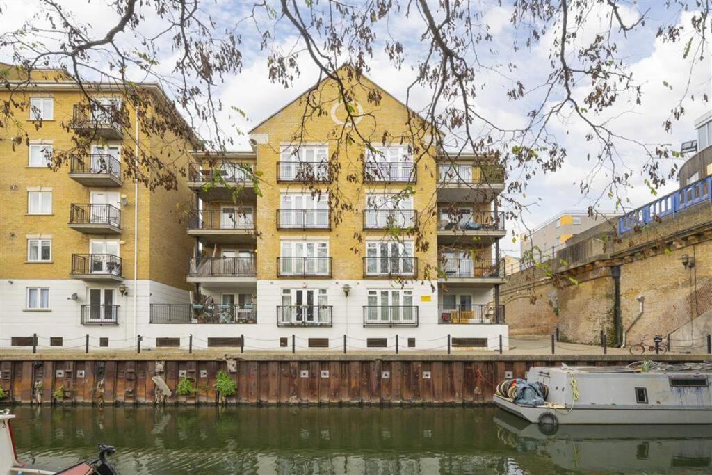 Main image of property: Island Row, Limehouse