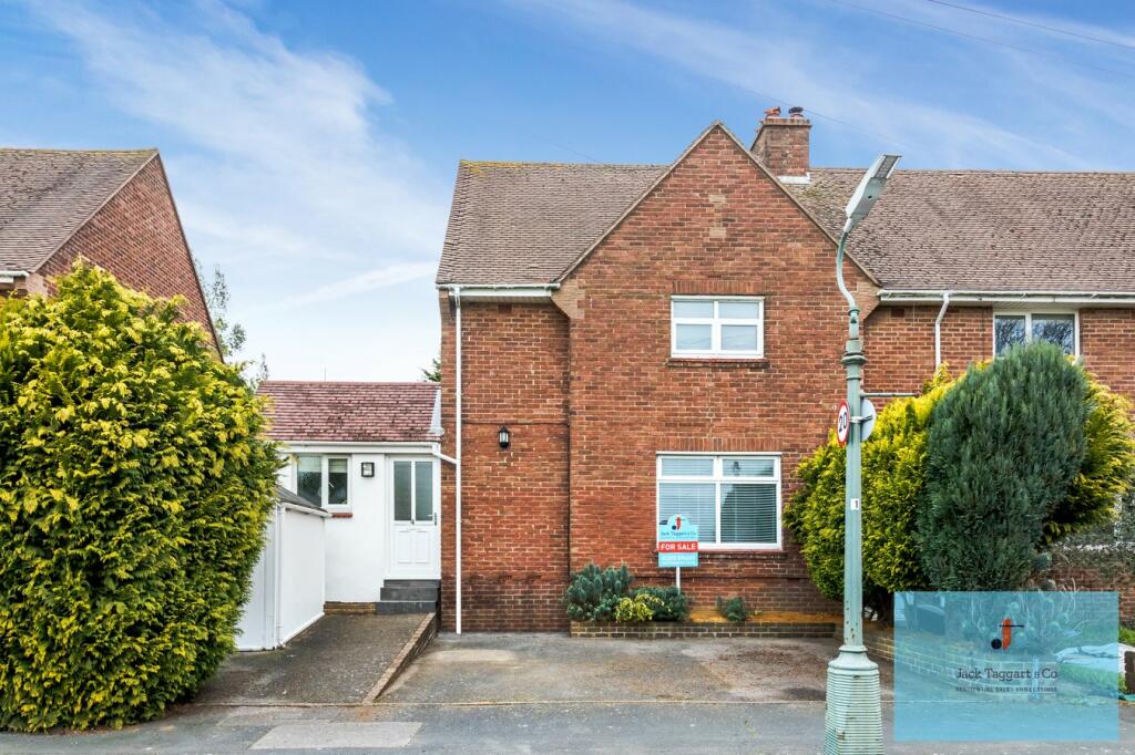 4 bedroom semidetached house for rent in Henfield Way, Hove, BN3