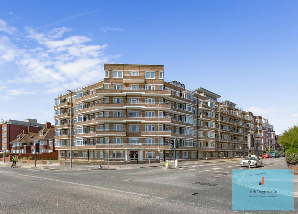 3 bedroom flat for rent in Kingsway, Hove, BN3