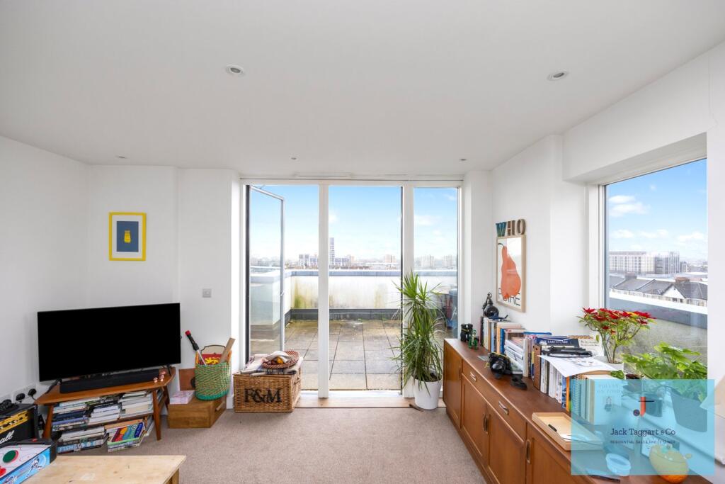 Additional property image - Hove Park Gardens, Hove, BN3