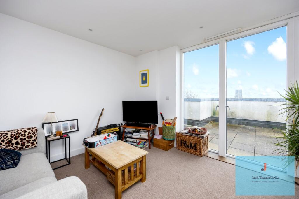 Additional property image - Hove Park Gardens, Hove, BN3