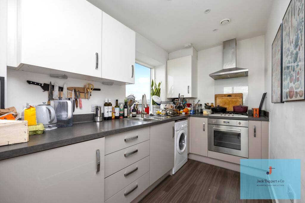 Additional property image - Hove Park Gardens, Hove, BN3