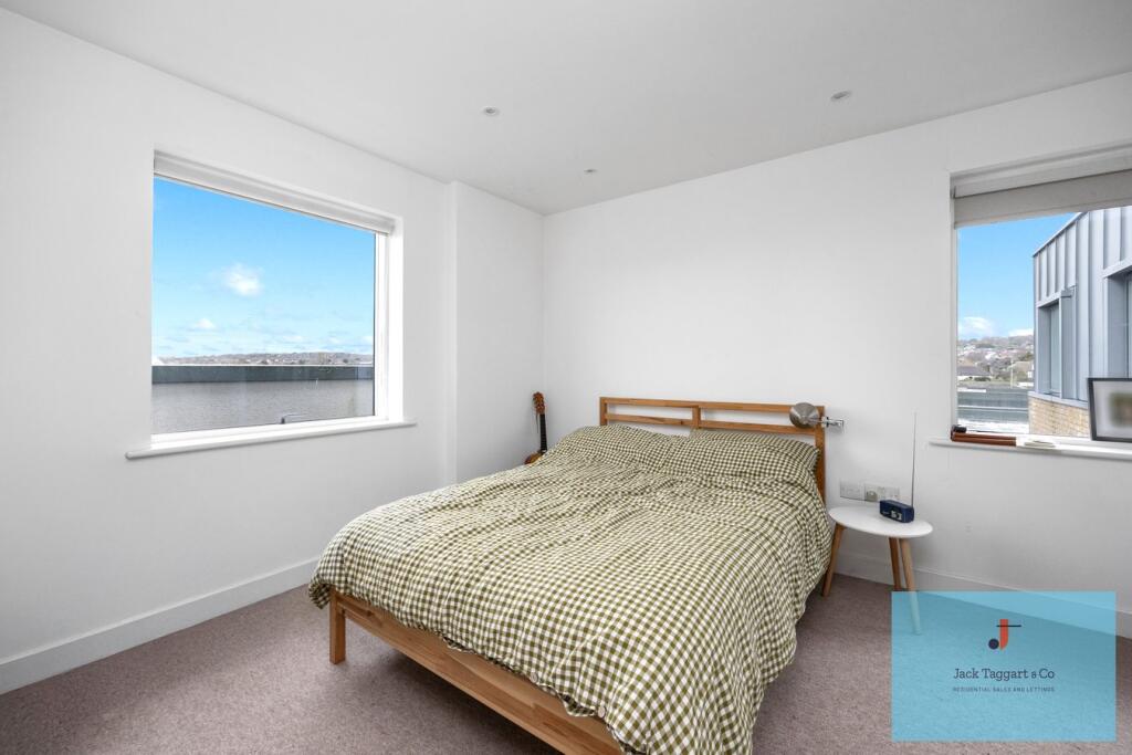 Additional property image - Hove Park Gardens, Hove, BN3