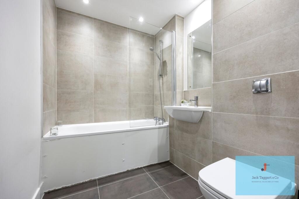 Additional property image - Hove Park Gardens, Hove, BN3