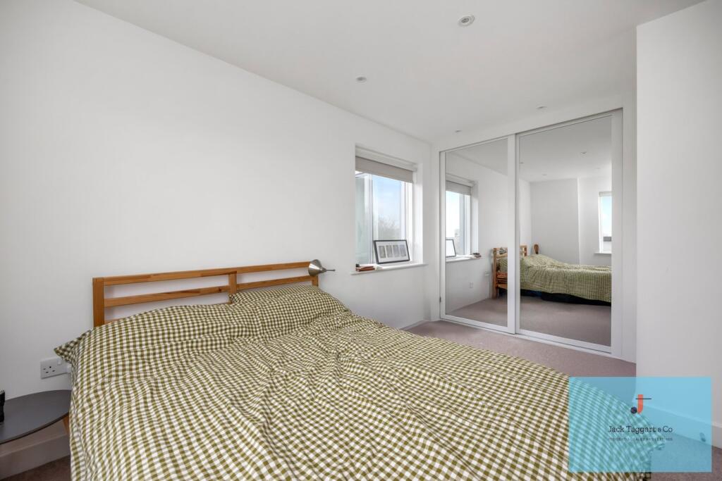 Additional property image - Hove Park Gardens, Hove, BN3