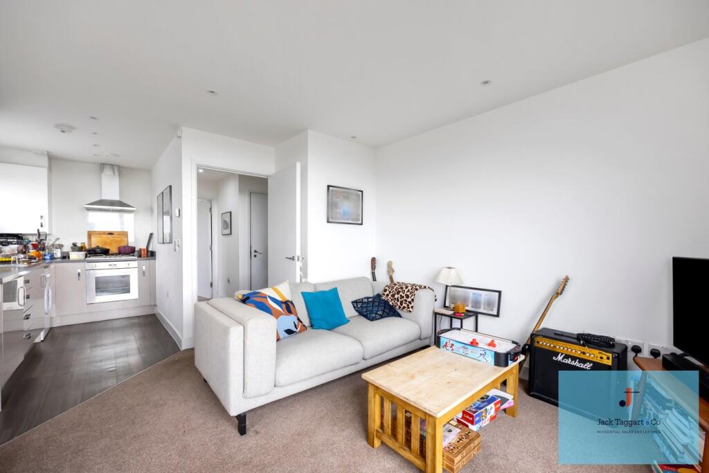 Additional property image - Hove Park Gardens, Hove, BN3