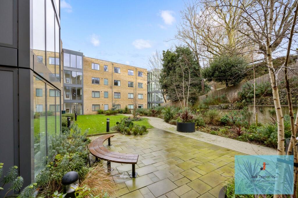 Additional property image - Hove Park Gardens, Hove, BN3