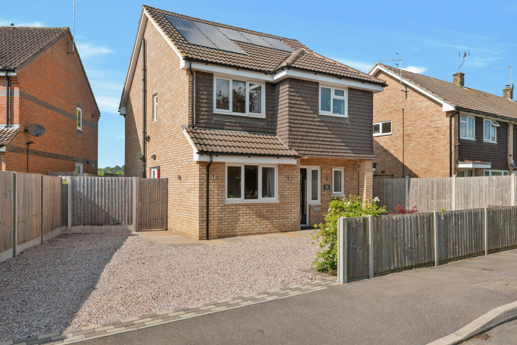 4 bedroom detached house for sale in Thepps Close, South Nutfield, RH1