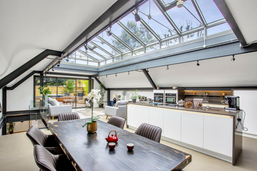 3 bedroom semidetached house for sale in Parkholme Road, Hackney, E8