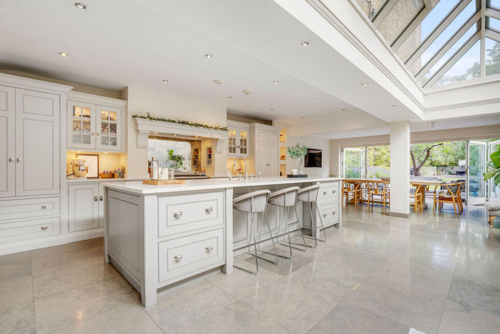 Main image of property: Earlsfield Road, London, SW18