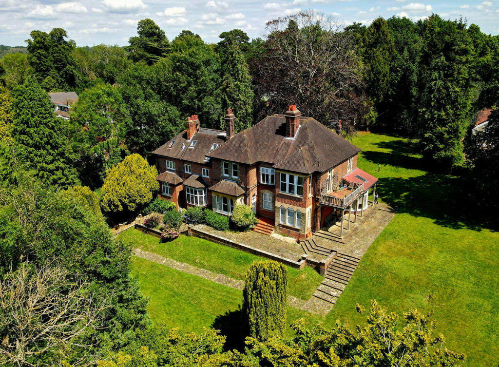 Main image of property: Torwood Lane, Whyteleafe, CR3