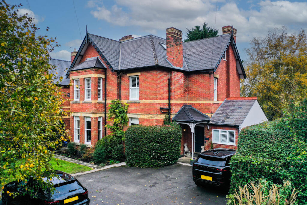 Main image of property: 226 London Road, Cheltenham, GL52