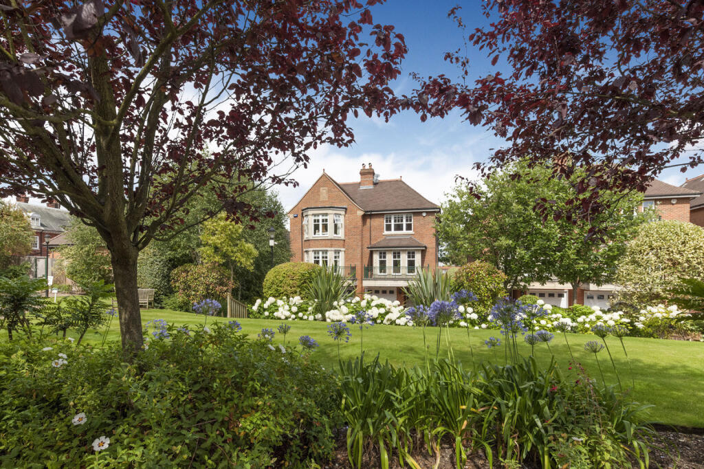 Main image of property: Mountview Close, London, NW11