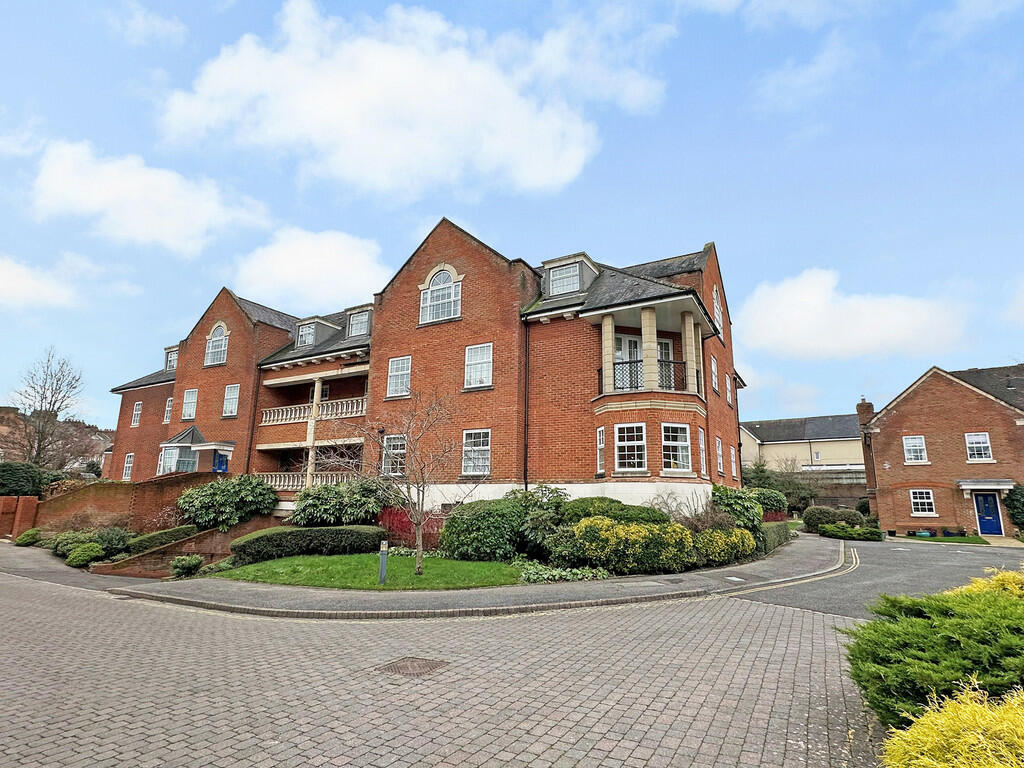 2 bedroom apartment for sale in Potters Place , Horsham, RH12