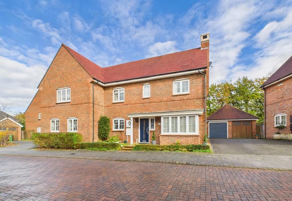 Main image of property: Kilnwood Close, Faygate